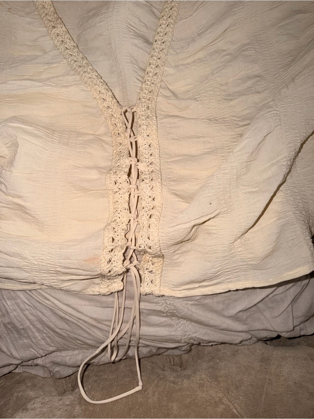 Buckle Women’s Cream Lace-Trim Cropped Tie-Front Top - Picture 4 of 7